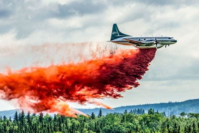 Convair 580A dropping fire retardant 